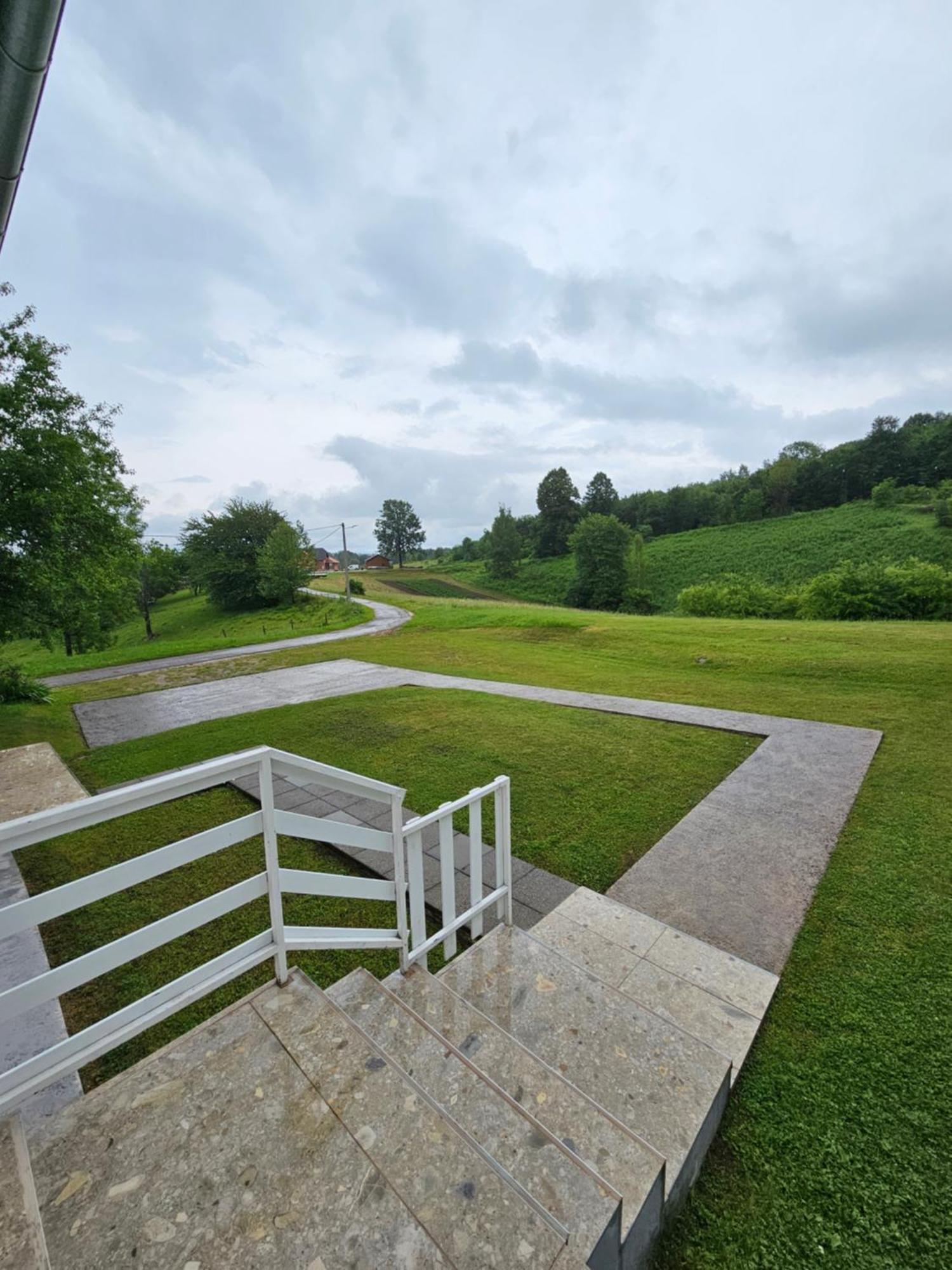 Apartman Mile - Holiday House Smoljanac Extérieur photo