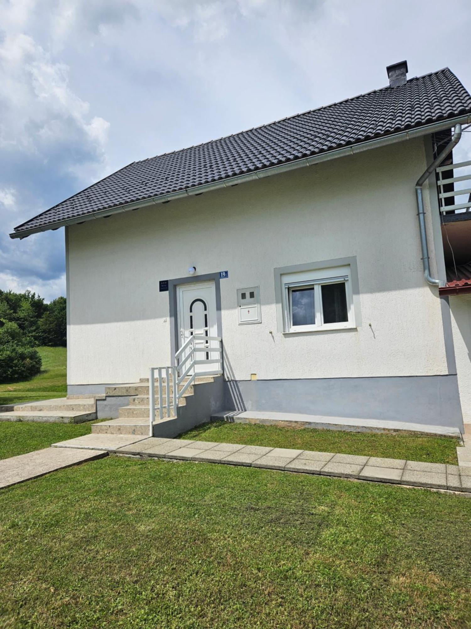 Apartman Mile - Holiday House Smoljanac Extérieur photo