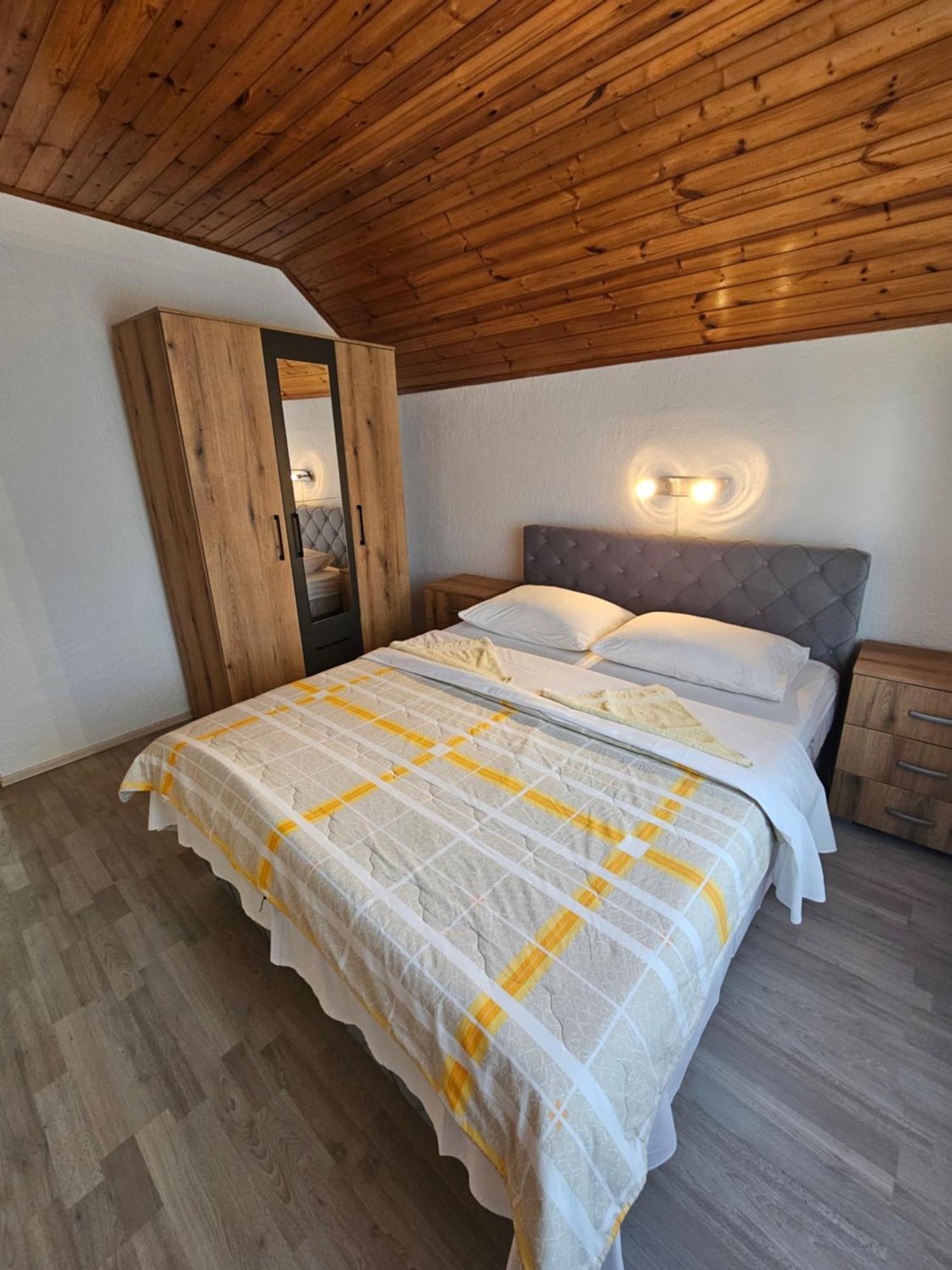 Apartman Mile - Holiday House Smoljanac Extérieur photo